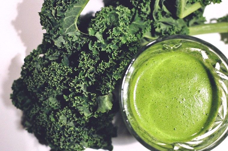 Cách thực hiện sinh tố cải kale với rau xanh bina